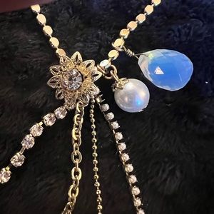 Super cute Betsey Johnson, three charm tassel necklace!